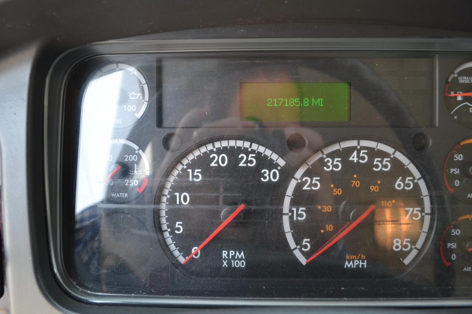 2017 WHITE /BLACK FREIGHTLINER M2-106 with an CUMMINS ISB 6.7L 220HP engine, ALLISON 2200RDS AUTOMATIC transmission, located at 9172 North Fwy, Houston, TX, 77037, (713) 910-6868, 29.887470, -95.411903 - Photo#17